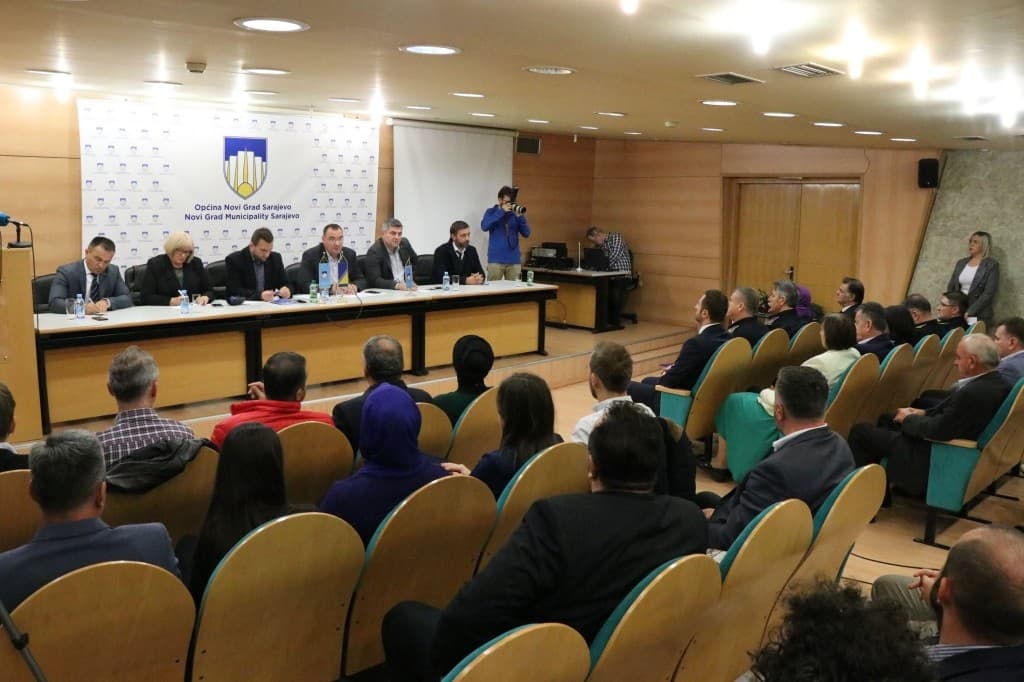 novi grad- vanrdna sjednica-ubistvo policajaca 5.jpg