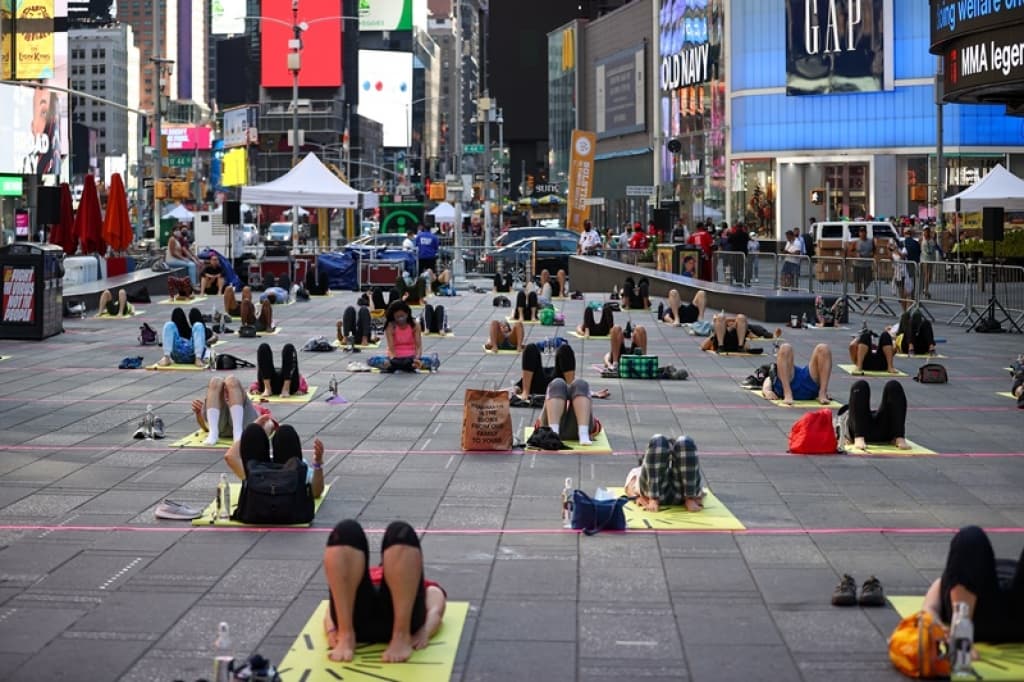 joga-time-squre (1).jpg