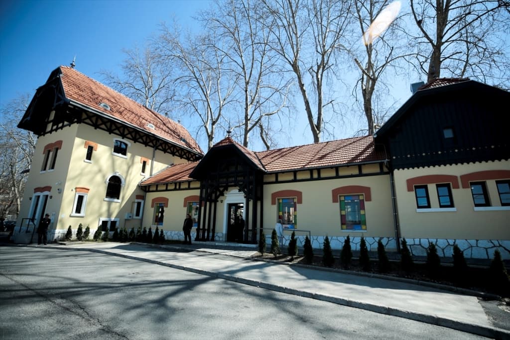 AA-20220406-27485473-27485459-SIMBOL_SARAJEVA_ZELJEZNICKA_STANICA_BISTRIK_PONOVO_ZASJALA_STARIM_SJAJEM.jpg