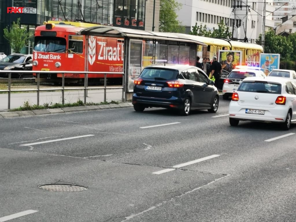 tramvaj iskočio (1).jpg