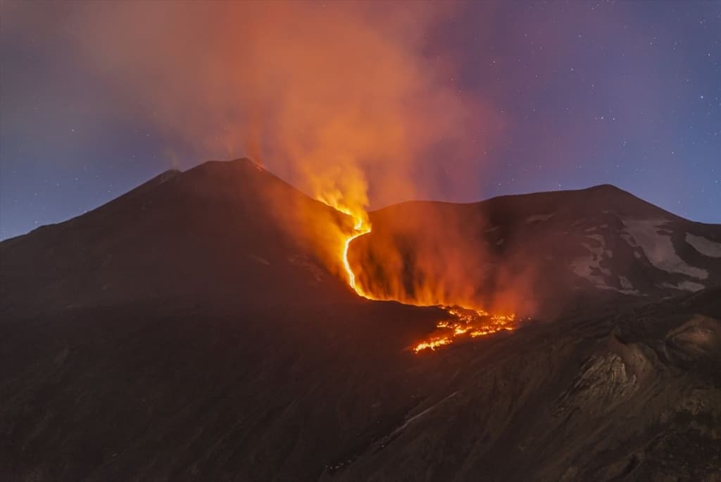 AA-20220517-27892364-27892349-PONOVO_ERUPTIRAO_VULKAN_ETNA.jpg