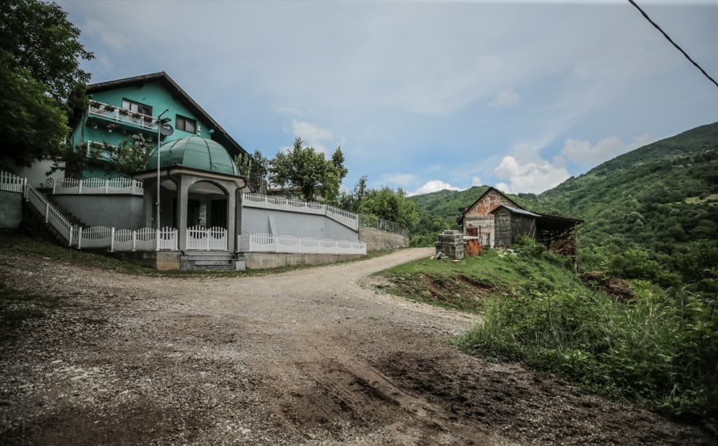 AA-20220612-28139195-28139186-ZIVOT_U_URISICIMA_KOD_SREBRENICE_DVOJE_DJECE_DO_SKOLE_IDU_DESETINE_KILOMETARA.jpg