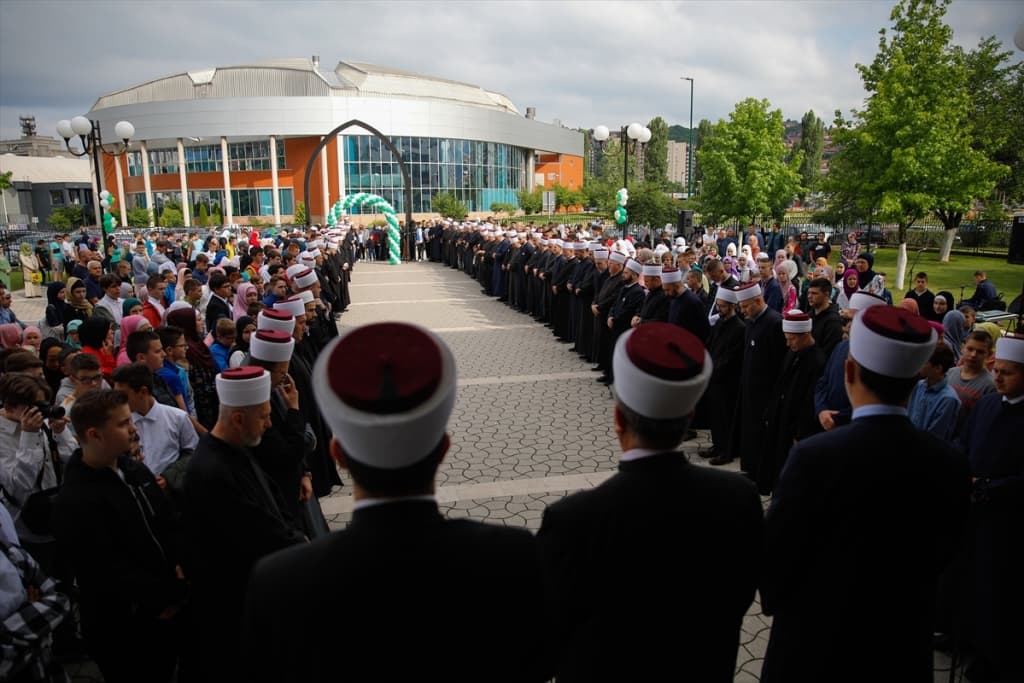 AA-20220612-28140221-28140192-SVECANOST_U_SARAJEVSKOJ_ISTIKLAL_DZAMIJI_NA_ZAVRSNOJ_AKADEMIJI_1000_POLAZNIKA_MEKTEBA.jpg