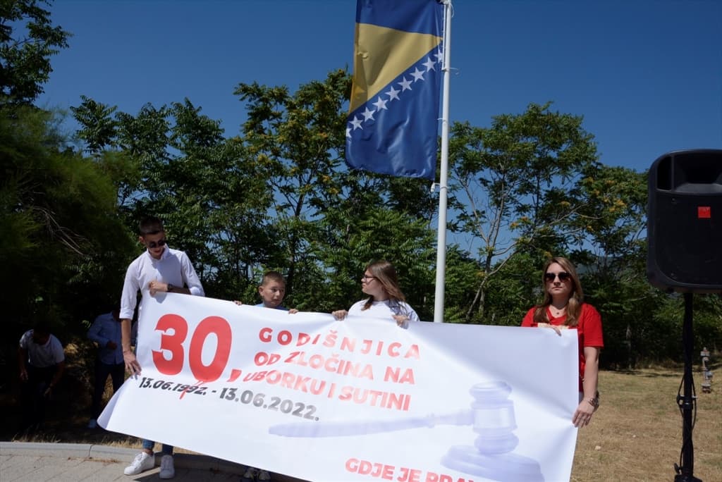 AA-20220613-28148722-28148708-BIH_OBILJEZENE_TRI_DECENIJE_OD_ZLOCINA_NA_UBORKU_I_SUTINI.jpg