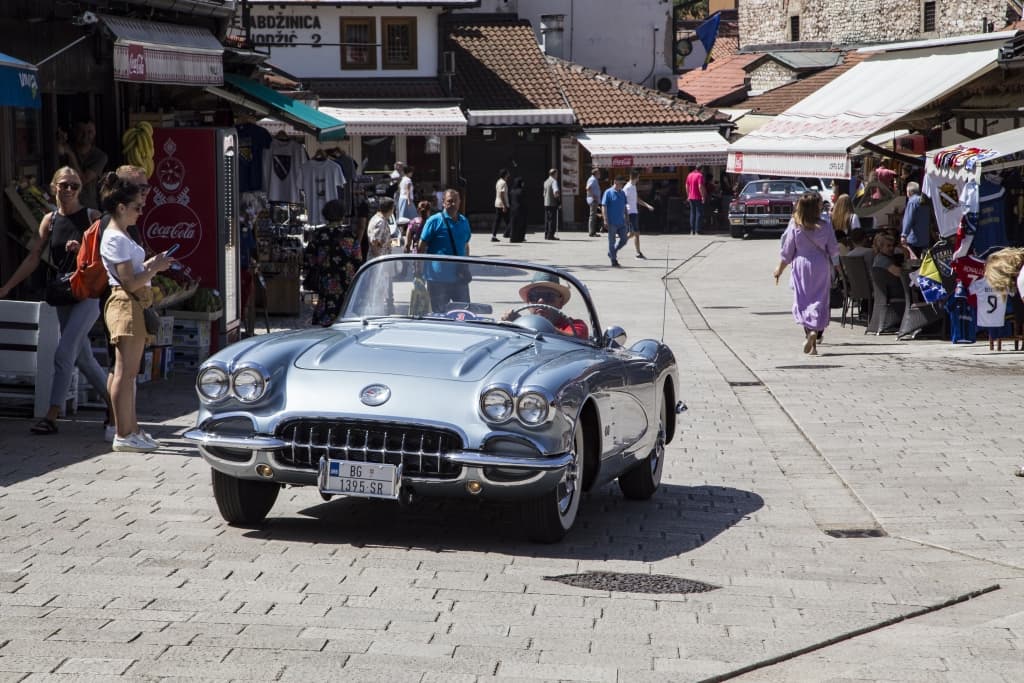 AA-20220624-28245784-28245778-SARAJEVO_NA_BASCARSIJI_IZLOZENO_VISE_OD_40_CABRIO_OLDTIMERA.jpg