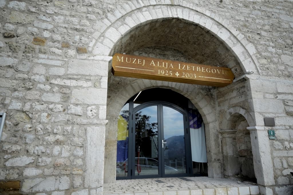 AA-20221019-29196161-29196148-MUZEJ_ALIJA_IZETBEGOVIC_CUVA_SJECANJE_NA_ZIVOT_I_DJELO_PRVOG_PREDSJEDNIKA_PREDSJEDNISTVA_RBIH.jpg