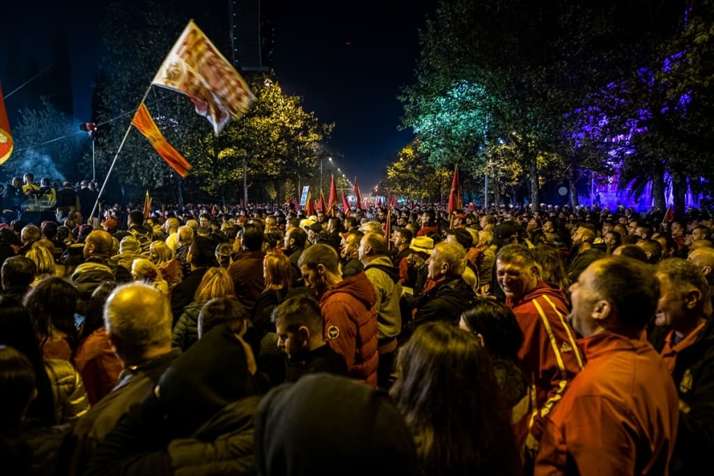 AA-20221117-29467498-29467487-CRNA_GORA_HILJADE_GRADANA_NA_PROTESTU_U_PODGORICI_TRAZILO_VANREDNE_PARLAMENTARNE_IZBORE.jpg