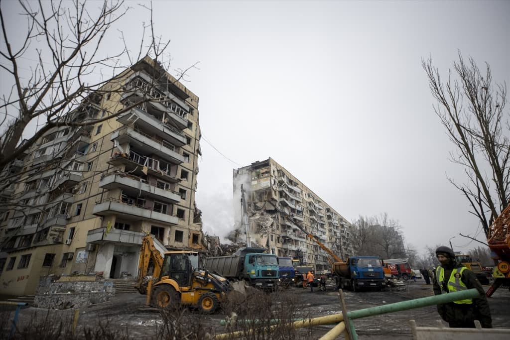 AA-20230115-29993900-29993879-UKRAJINSKI_ZVANICNIK_BROJ_POGINULIH_U_RAKETNOM_NAPADU_U_DNJEPRU_POVECAN_NA_20.jpg