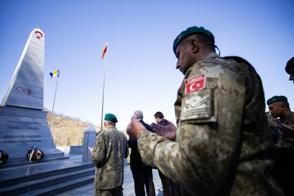 AA-20230318-30608552-30608541-BIH_U_SANSKOM_MOSTU_OBILJEZENA_108_GODISNJICA_POBJEDE_KOD_CANAKKALEA.jpg
