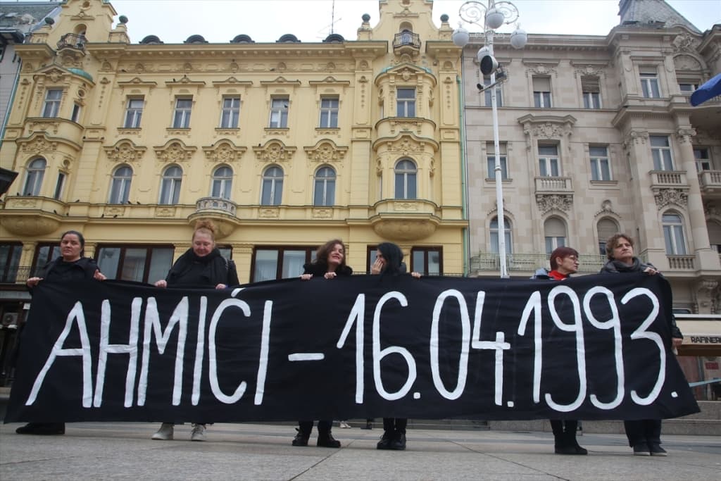 AA-20230415-30859864-30859848-HRVATSKA_ODRZAN_PROSVJED_NE_U_NASE_IME_30_GODINA_OD_RATNOG_ZLOCINA_U_AHMICIMA.jpg