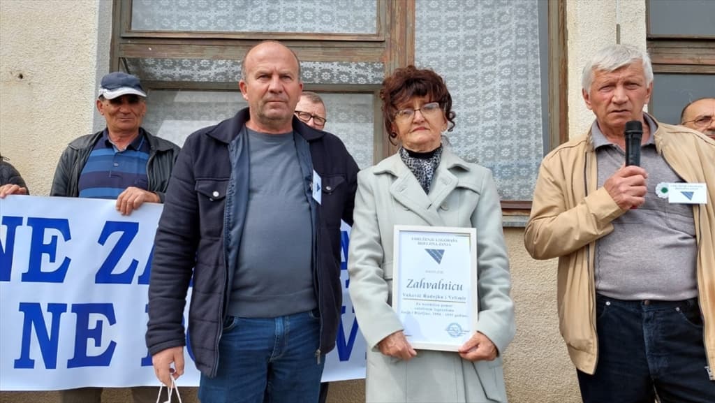 AA-20230415-30860278-30860270-BIJELJINA_OBILJEZENA_GODISNJICA_OTVARANJA_LOGORA_BATKOVIC_URUCENA_ZAHVALNICA_RADOJKI_VUKOVIC.jpg