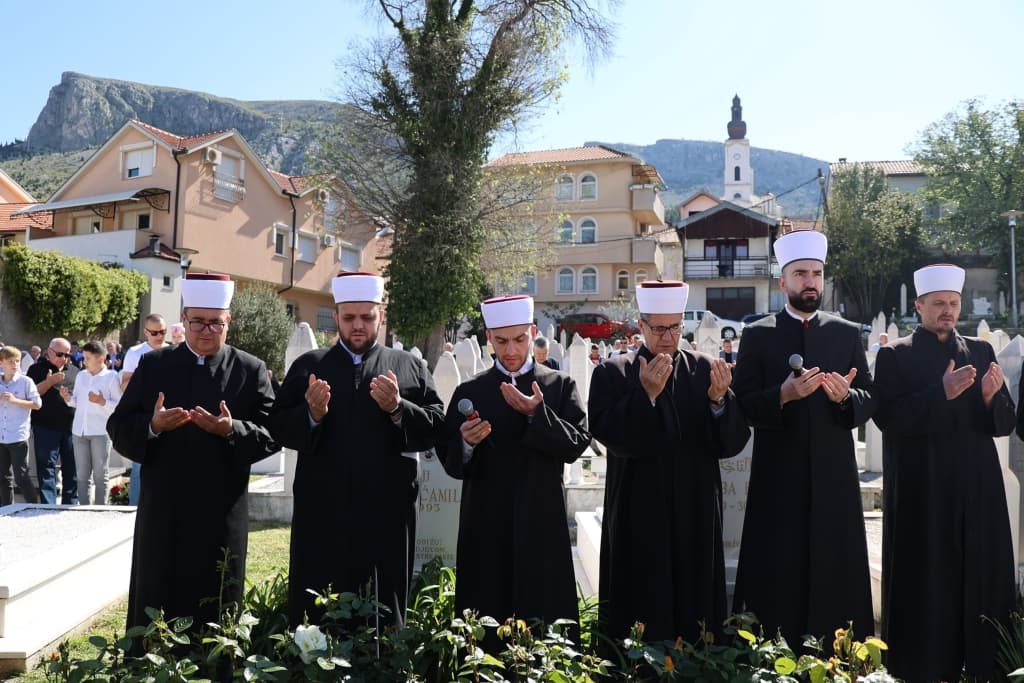 Mostar-šehitluci1.JPG