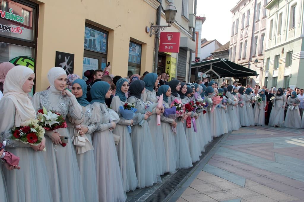 maturanti-tuzla1.jpg