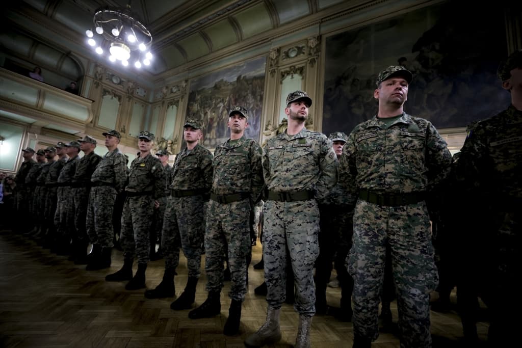 AA-20230609-31382338-31382320-U_SARAJEVU_ODRZANA_SVECANA_PROMOCIJA_10_KLASE_PODOFICIRA_ORUZANIH_SNAGA_BIH.jpg