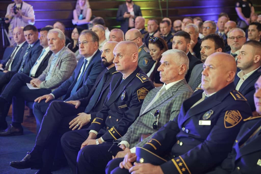 AA-20230703-31580084-31580066-BIH_OBILJEZEN_DAN_POLICIJE_U_FEDERACIJI_BIH.jpg