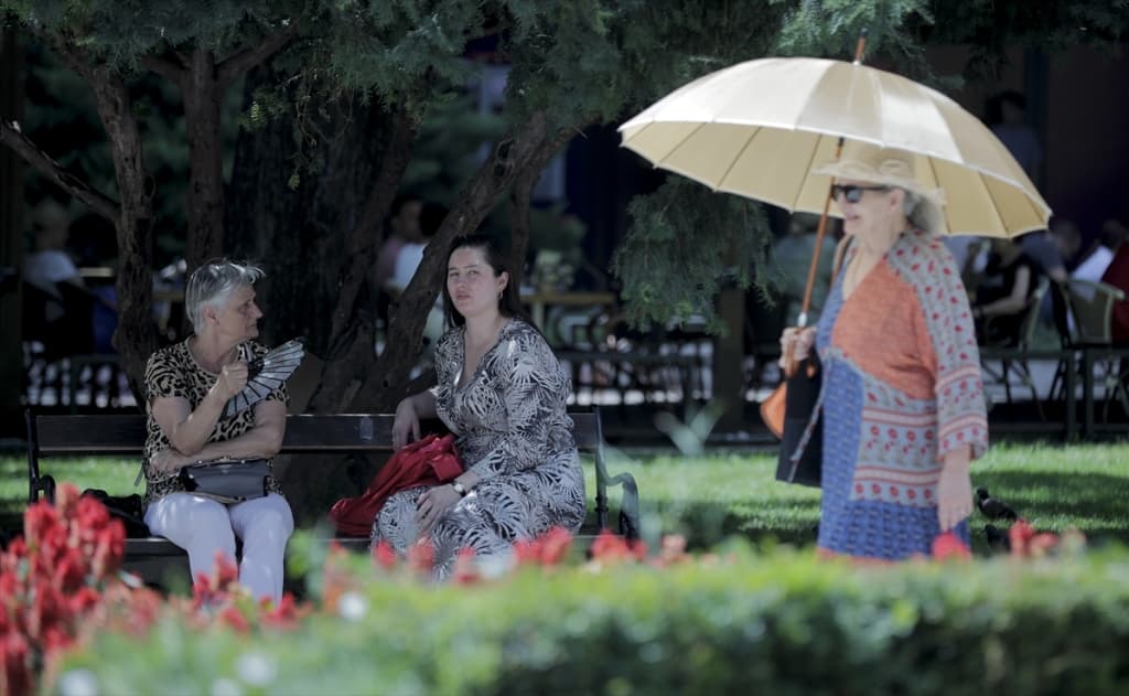 AA-20230724-31754705-31754703-TOPLOTNI_TALAS_U_BIH_SPAS_OD_VRUCINA_GRADANI_TRAZE_U_HLADU.jpg