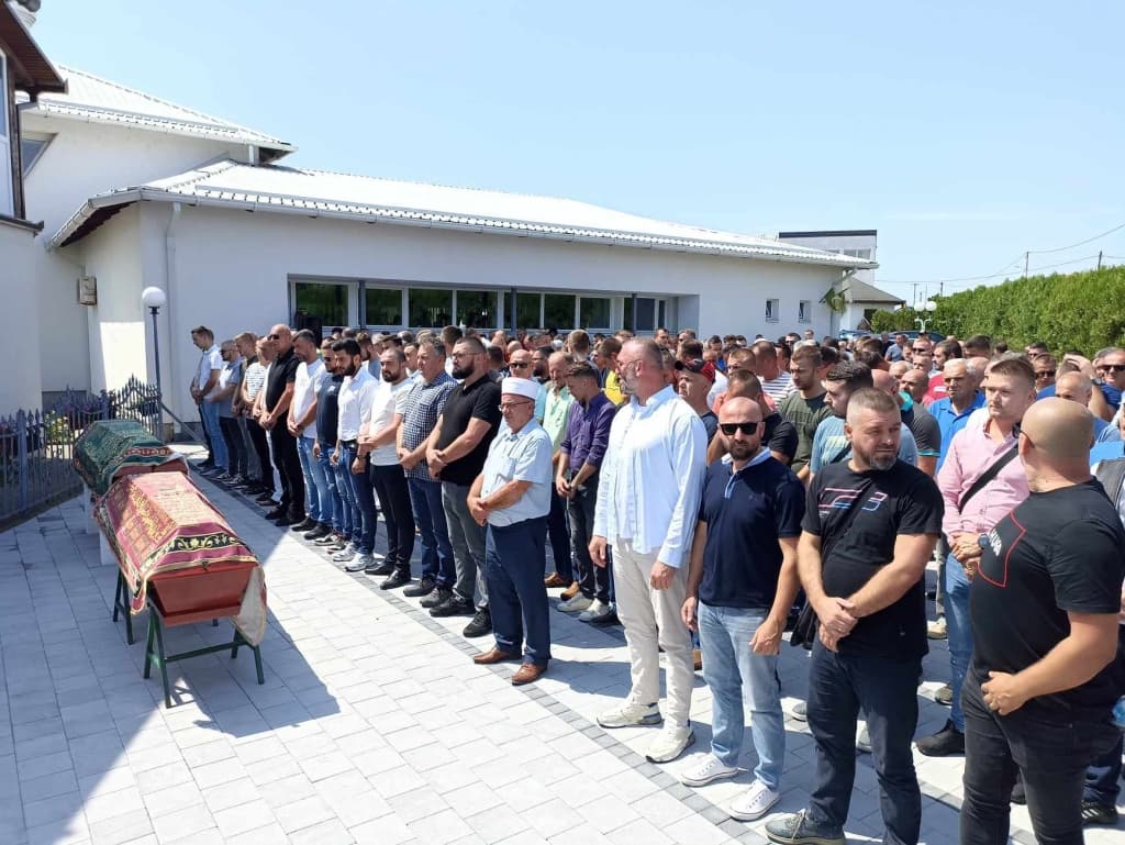 Gradačac dženaza 1.jpg