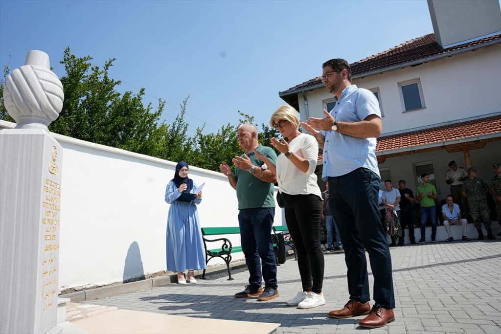 AA-20230824-31987037-31987033-BIH_OBILJEZENA_30_GODISNJICA_ZLOCINA_U_RASTANIMA.jpg