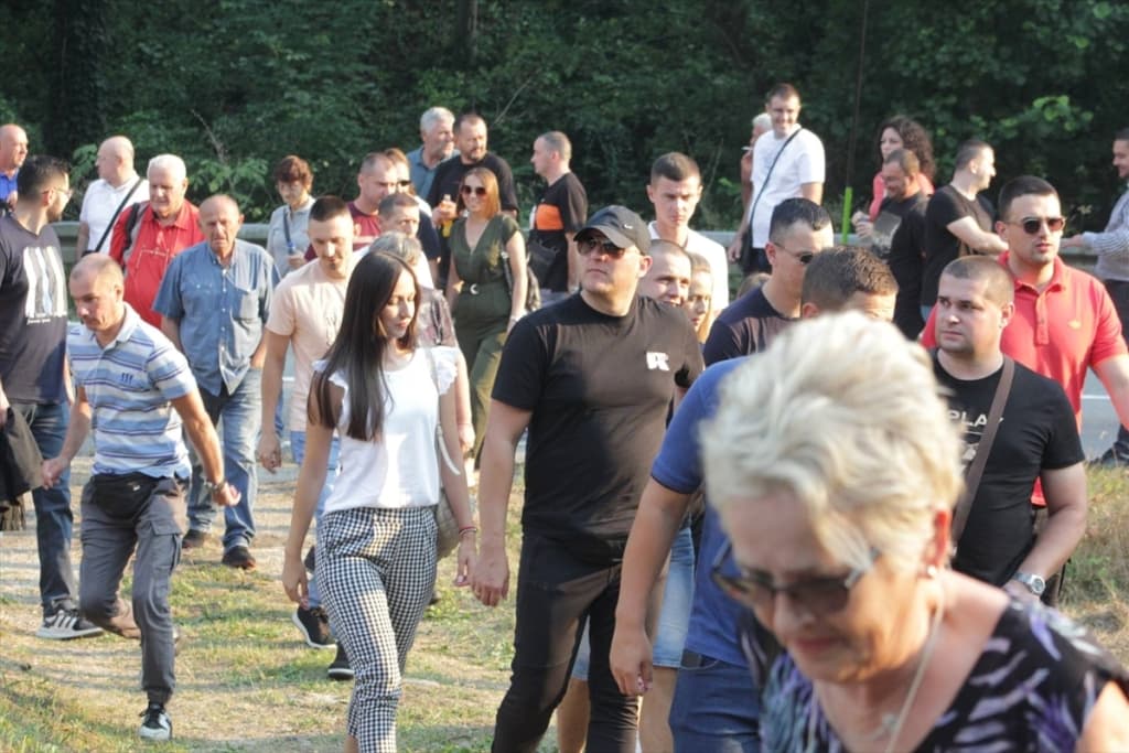 AA-20230901-32051698-32051694-BIH_NA_VISE_LOKACIJA_ODRZANI_PROTESTI_DODIKOVIH_PRISTALICA_PRIVREMENO_BLOKIRAN_SAOBRACAJ.jpg
