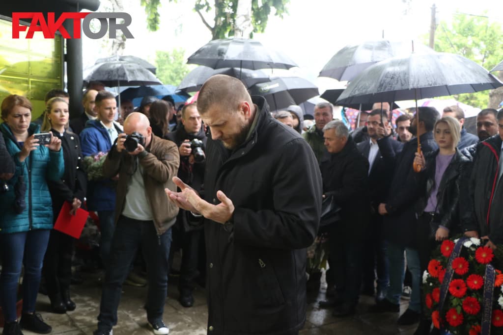 Polaganje cvijeća - Pofalići Pofalićka bitka - Željko Komšić