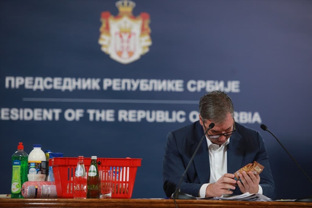vučić čita cijene  (3).jpg