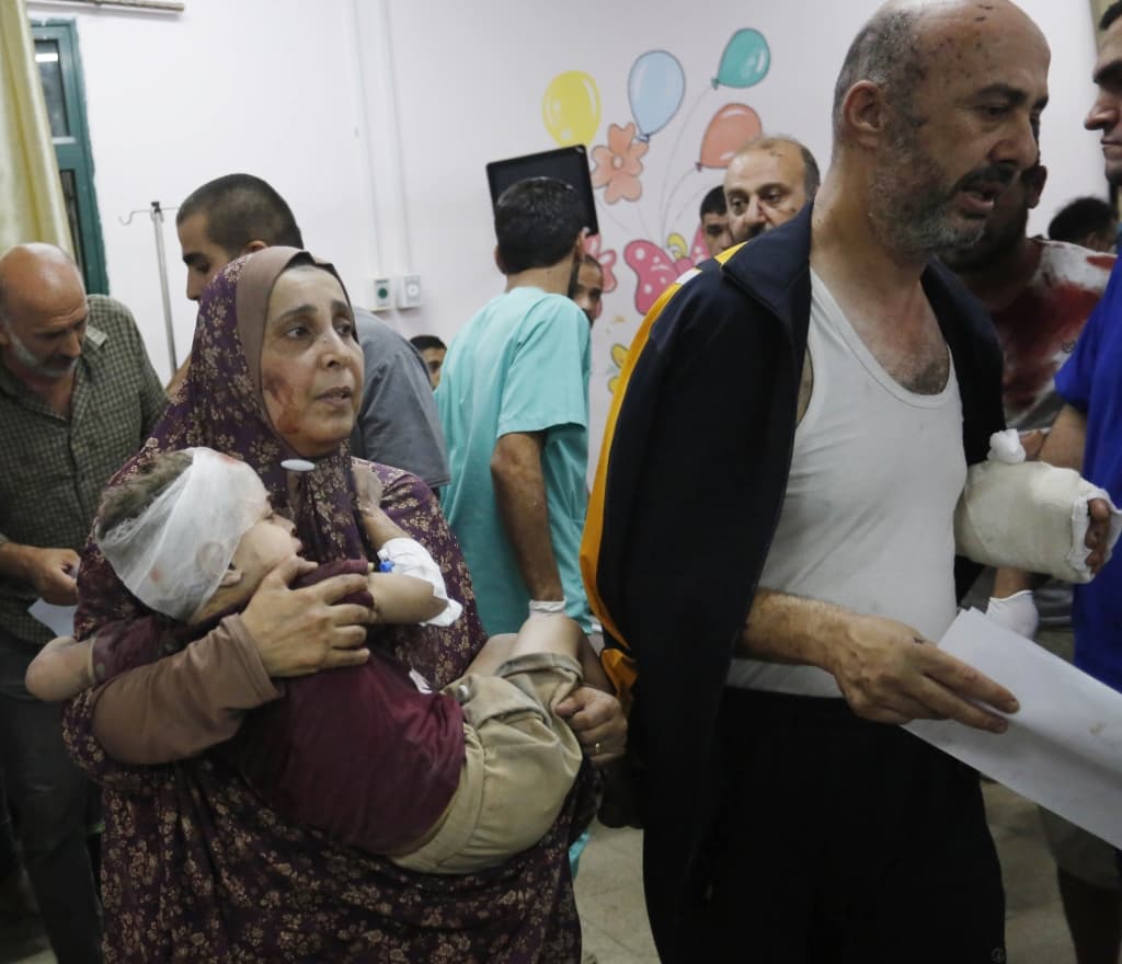 AA-20231024-32508257-32508241-18_DAN_IZRAELSKIH_ZRACNIH_NAPADA_NA_GAZU_UZASAVAJUCI_PRIZORI_IZ_BOLNICE_ALAQSA.jpg
