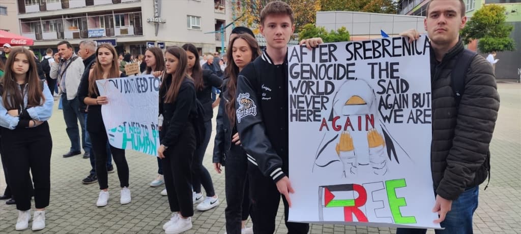 AA-20231026-32524661-32524655-GRADANI_BIHACA_IZASLI_NA_PROTESTE_I_PODRZALI_MIR_U_PALESTINI.jpg