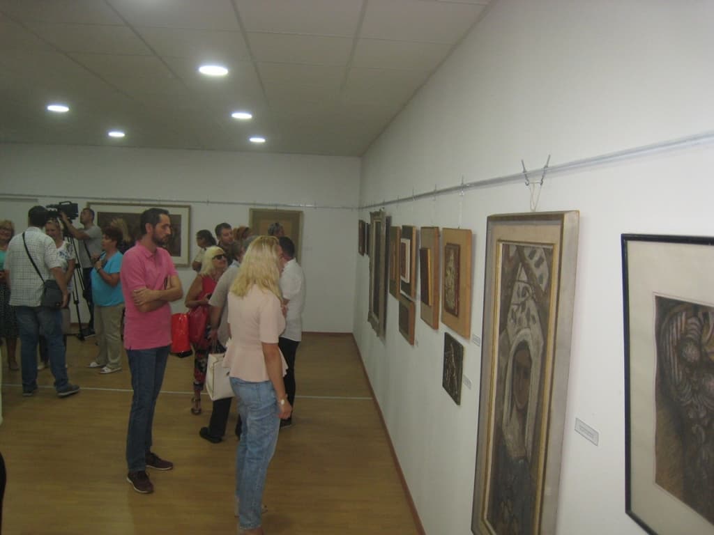 izlozba-tuzlanski-slikari.JPG
