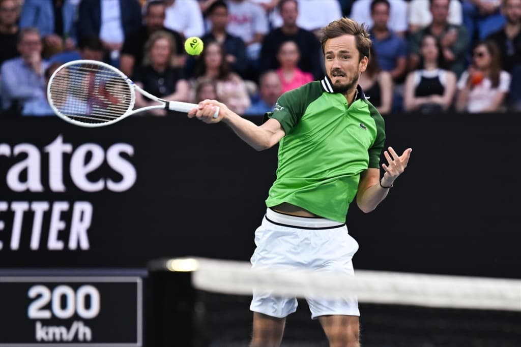 medvedev-zverev (1).jpg