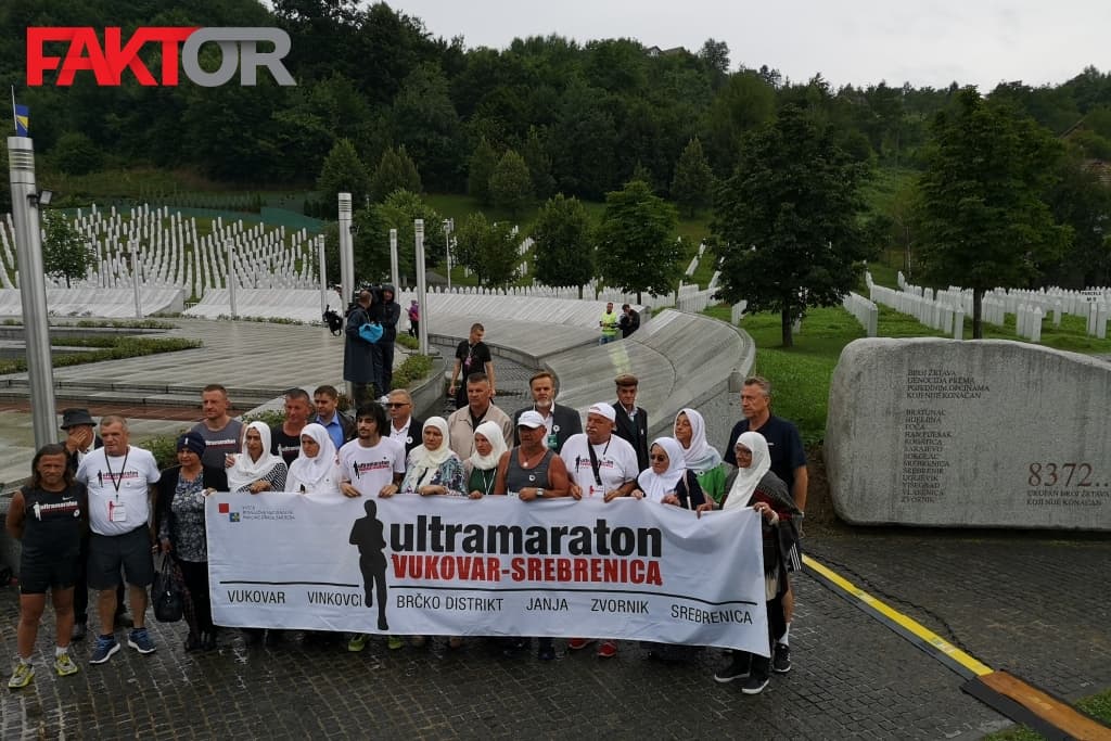 Dolazak maratonaca iz Vukovara u Potočare