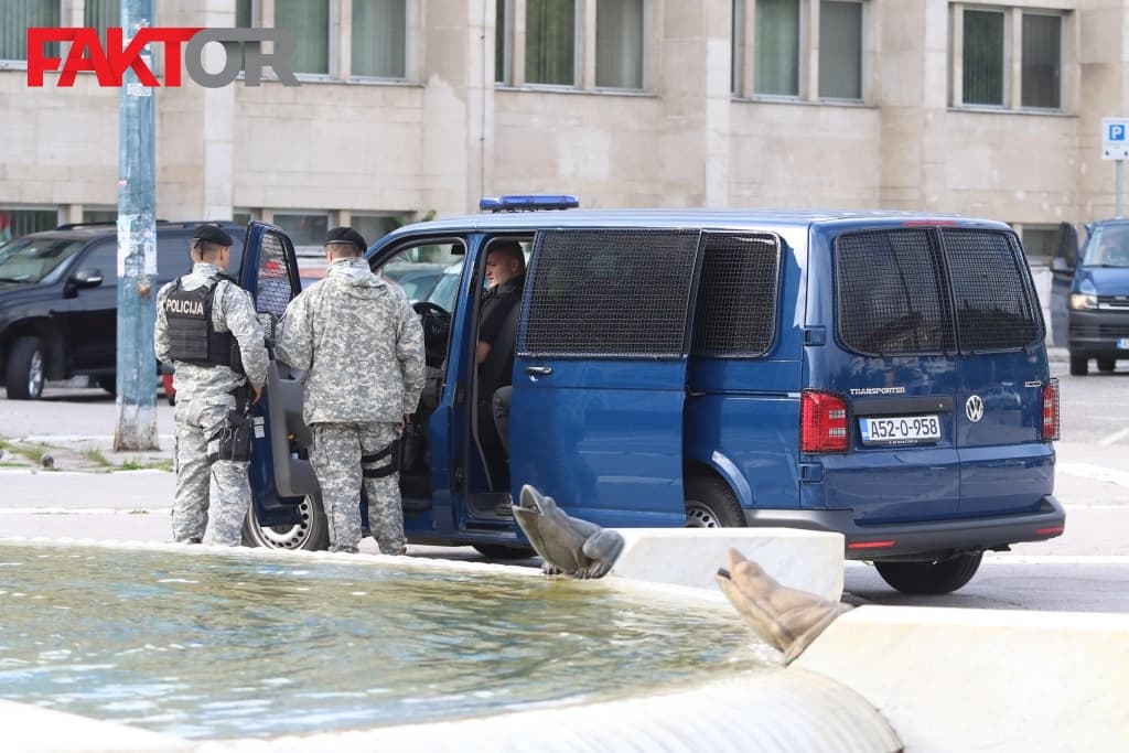 policija-migranti.jpg