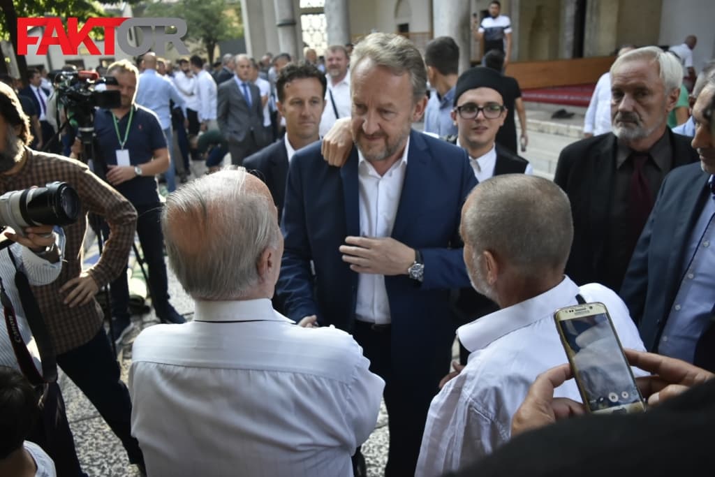 Bakir Izetbegović, Bajram namaz