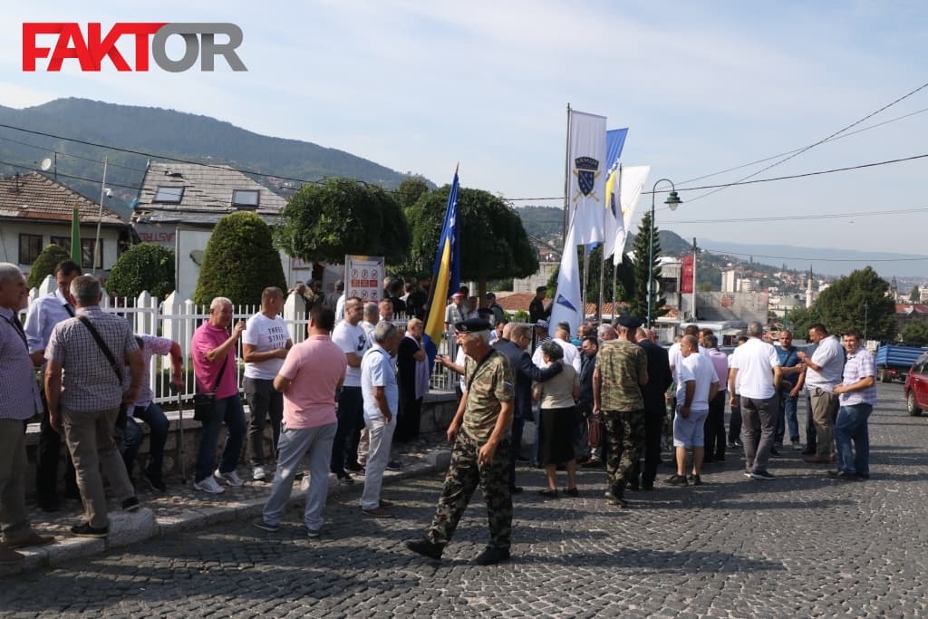 Polaganje cvijeća Kovači 2 , godišnjica prvog korpusa 