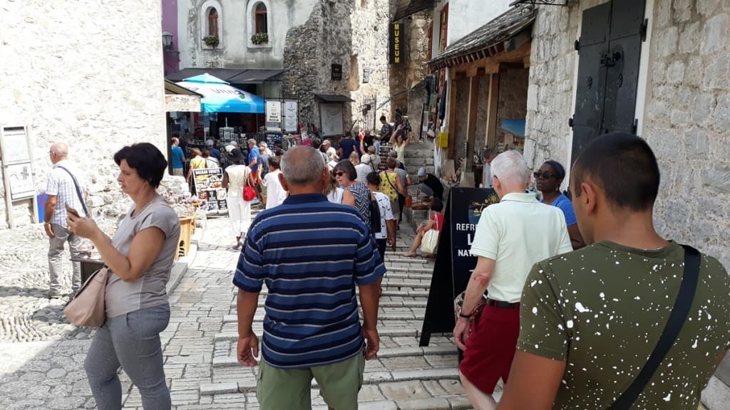 mostar-turisti (1).jpg