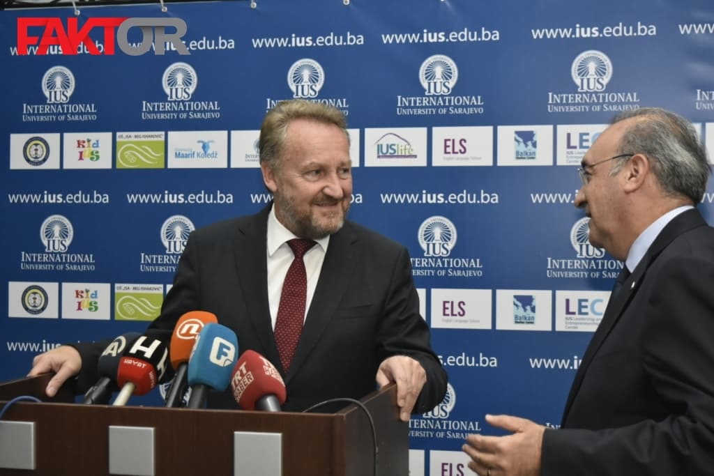 Bakir Izetbegović 
