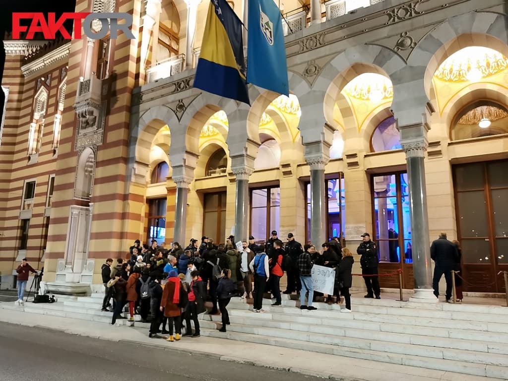protest-vijecnica-pazaric-20112019-MZ (1)_1.jpg