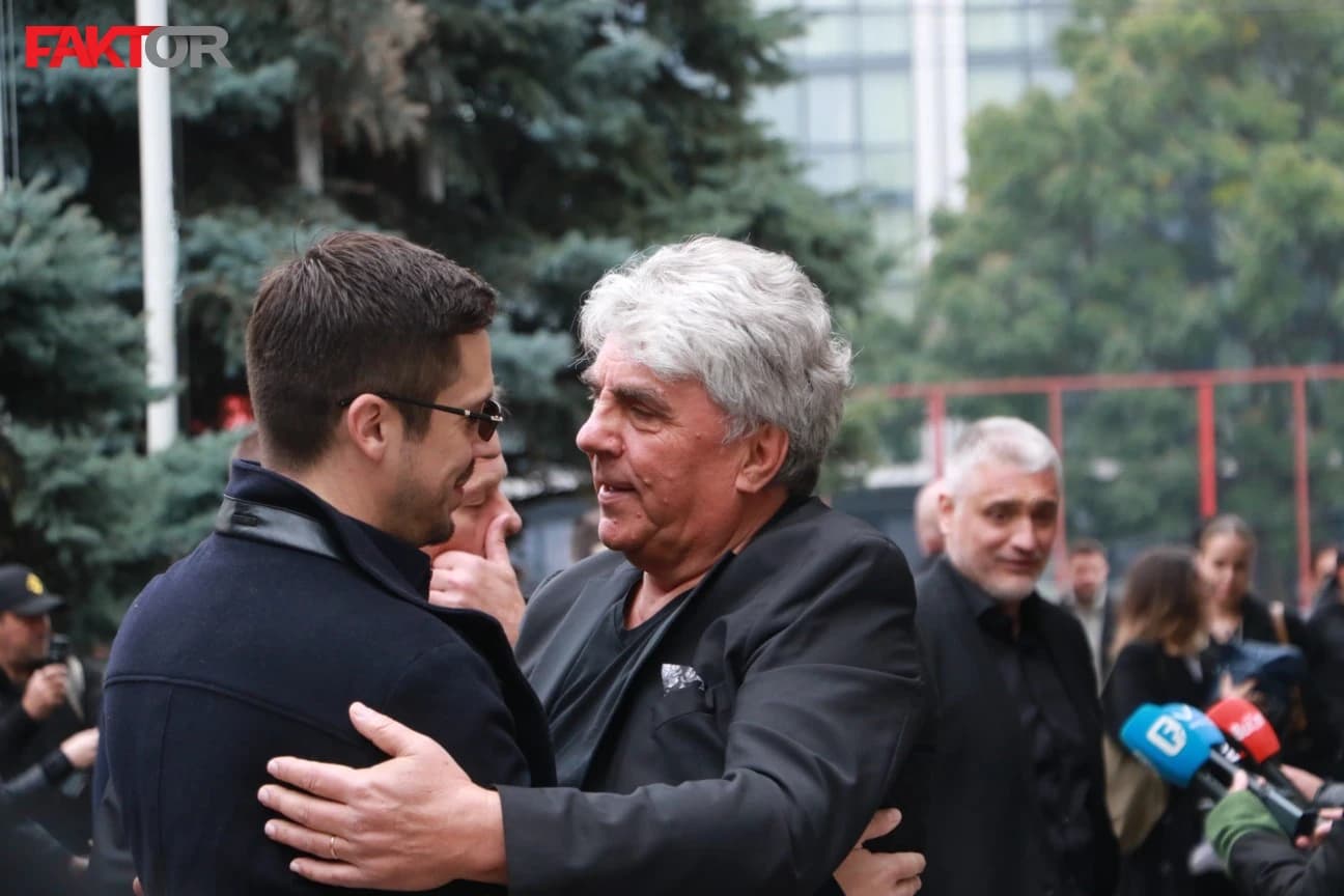 Dolazak na komemoraciju Halid Bešlić Narodno Pozorište