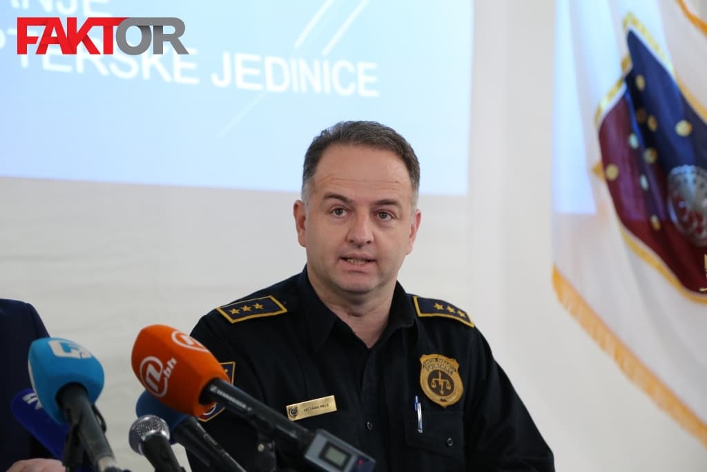 Press konferencija, Nabavka helikoptera