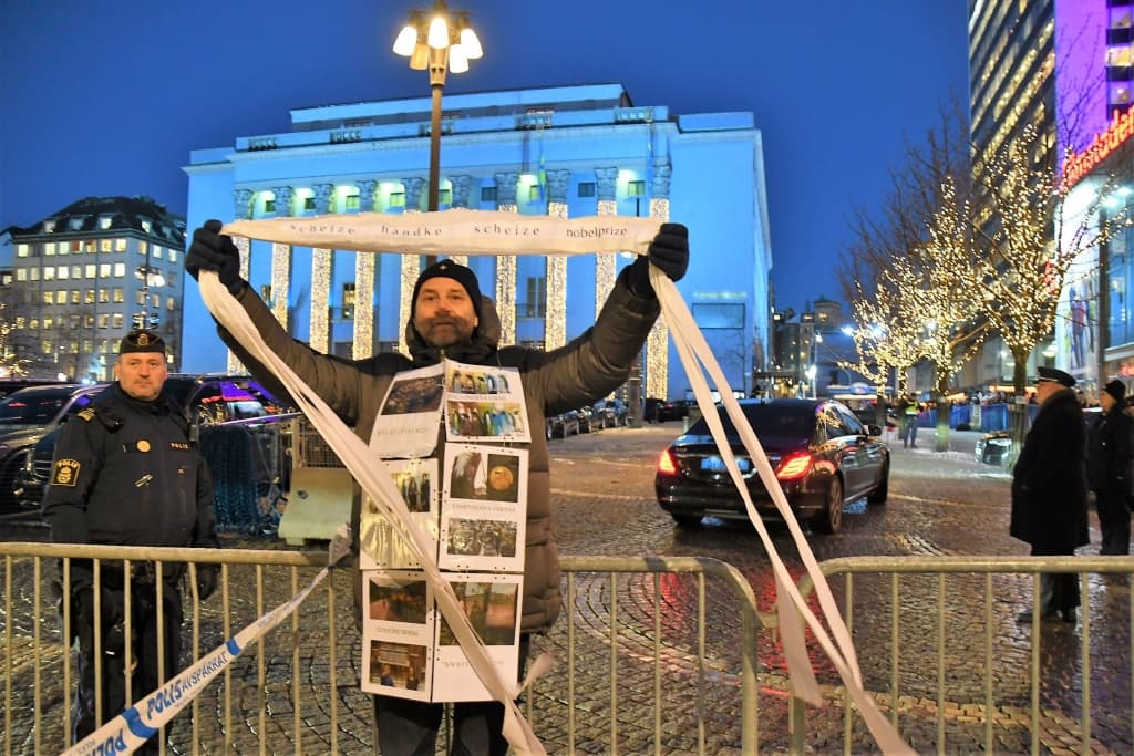 protesti švedska handke1.jpg