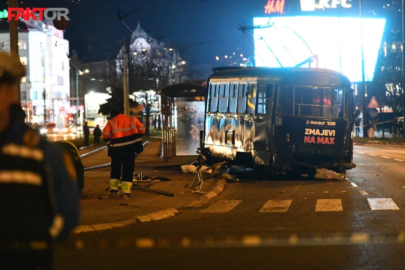 Uklanjanje tramvaja s mjesta nesreće na Marijin Dvoru