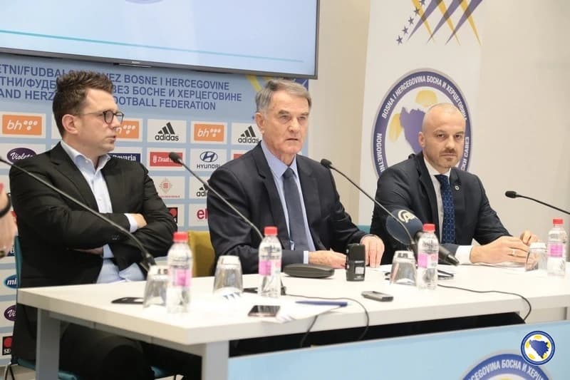Bajević "u sendviču" između Misimovića i Pilava