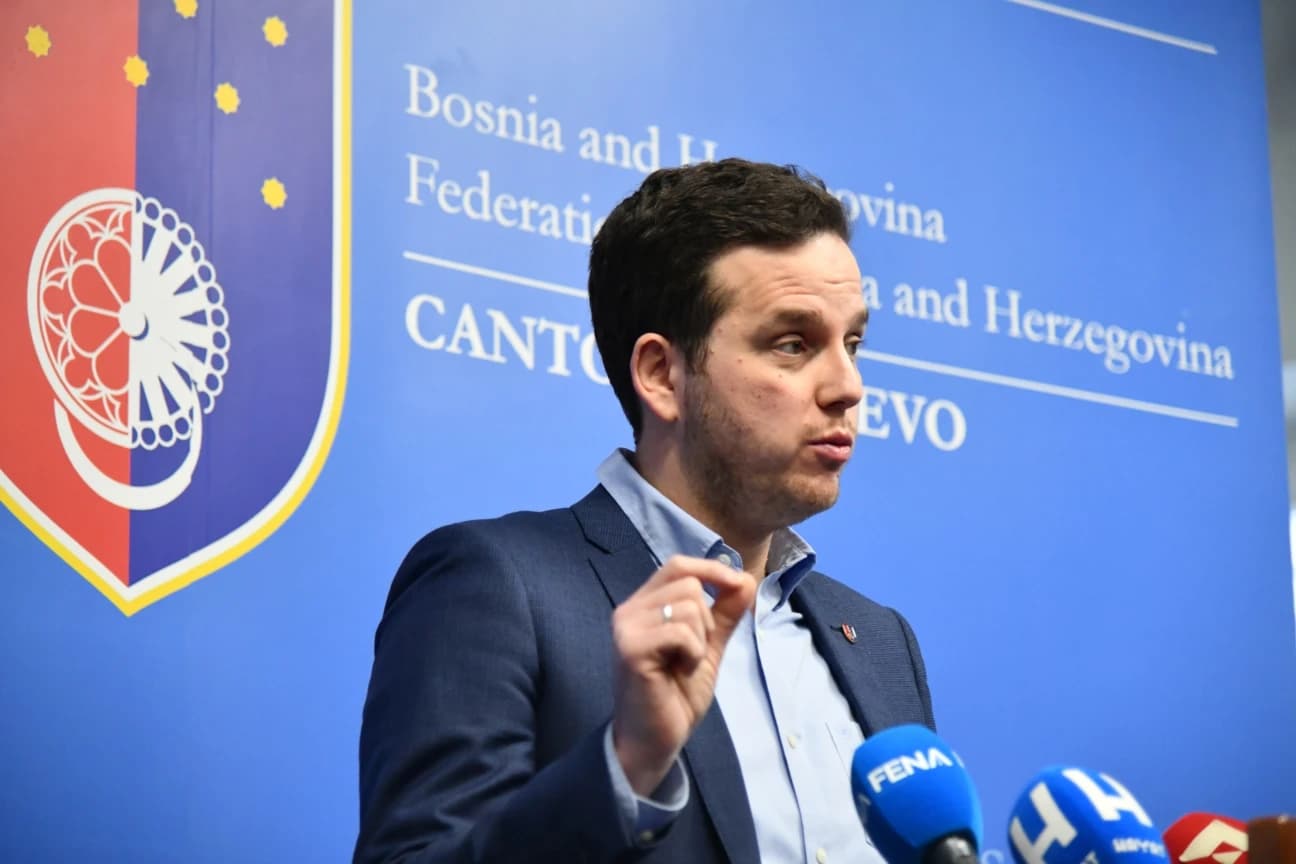 Uk je tri puta podnosio ostavku na mjesto premijera KS