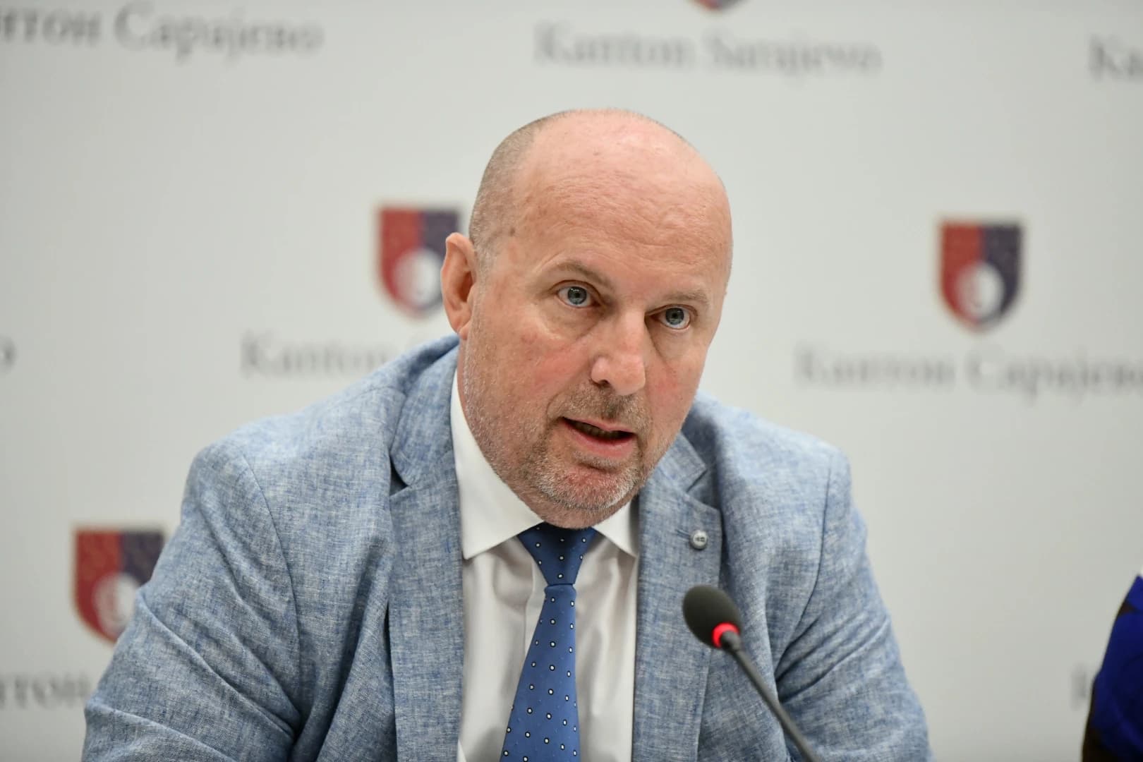 Prim. dr. Enis Hasanović