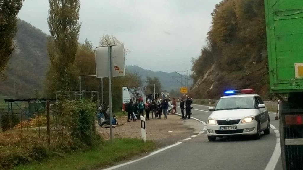 Policija vraća migrante u kamp Trnovi
