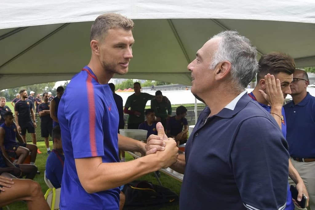 Edin Džeko u društvu predsjednika Rome Jamesa Pallotte