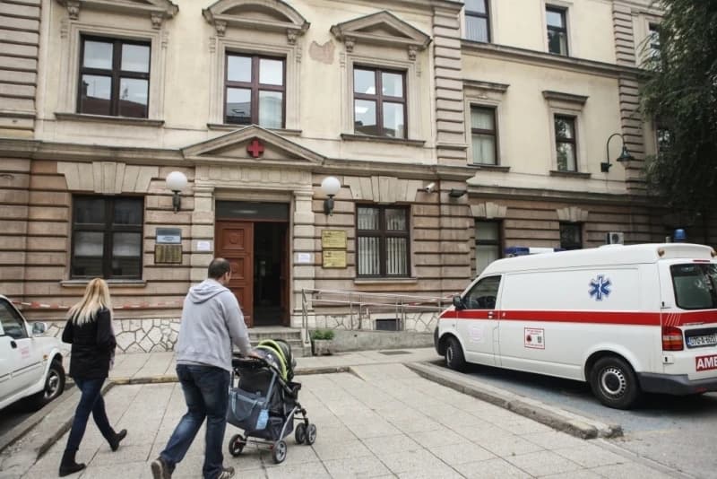 Sindikat doktora JU DZ u Sarajevu: Hočko i Zaid nezakonito nas ruše, nismo znali da je u jeku pandemije kupljen stan