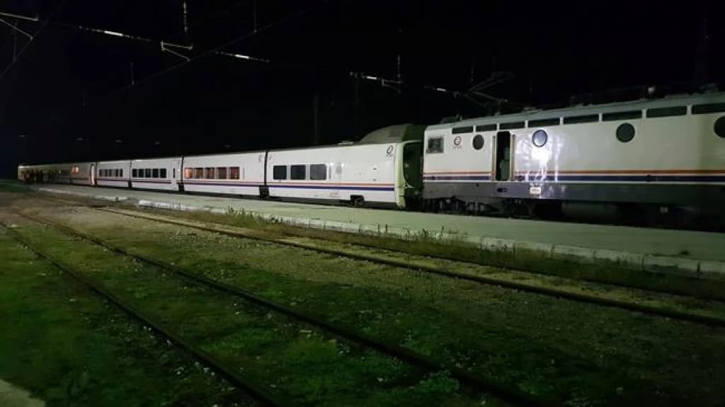 U Bihaću blokiran talgo voz sa 90 migranata