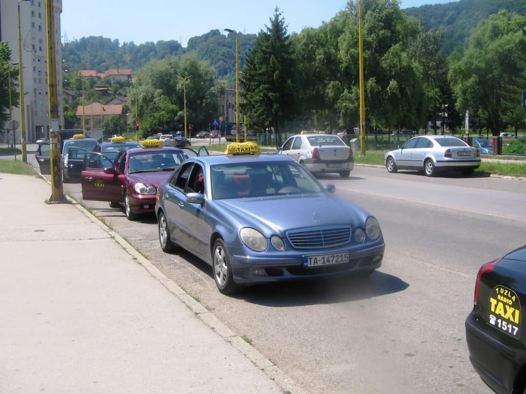 Tuzla, taxi