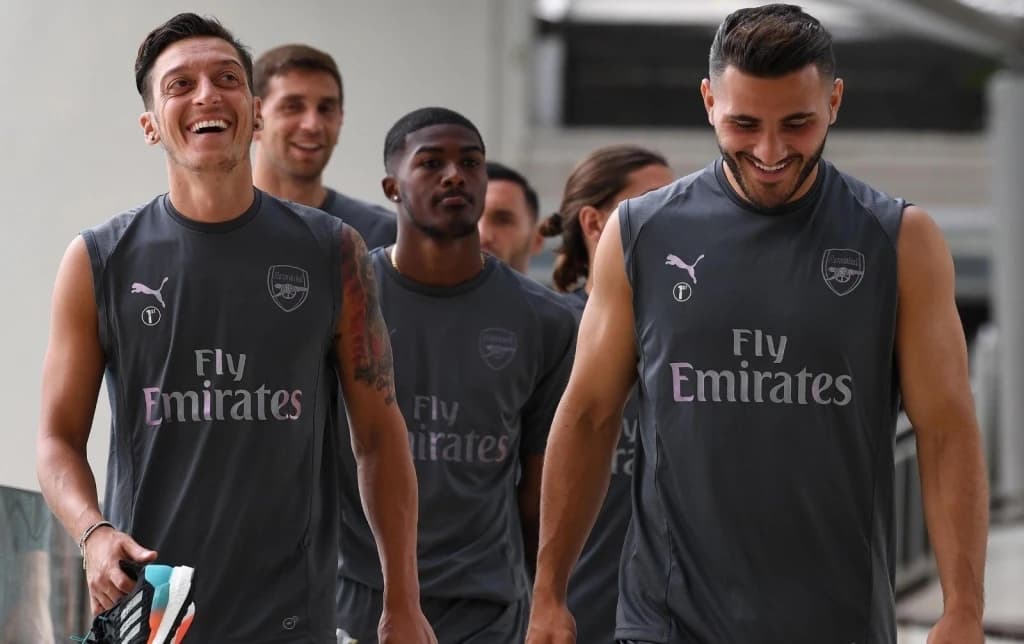 Mesut Ozil i Sead Kolašinac