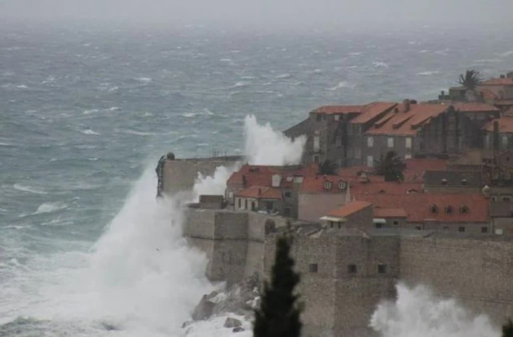 Dubrovnik-talasi-jugo